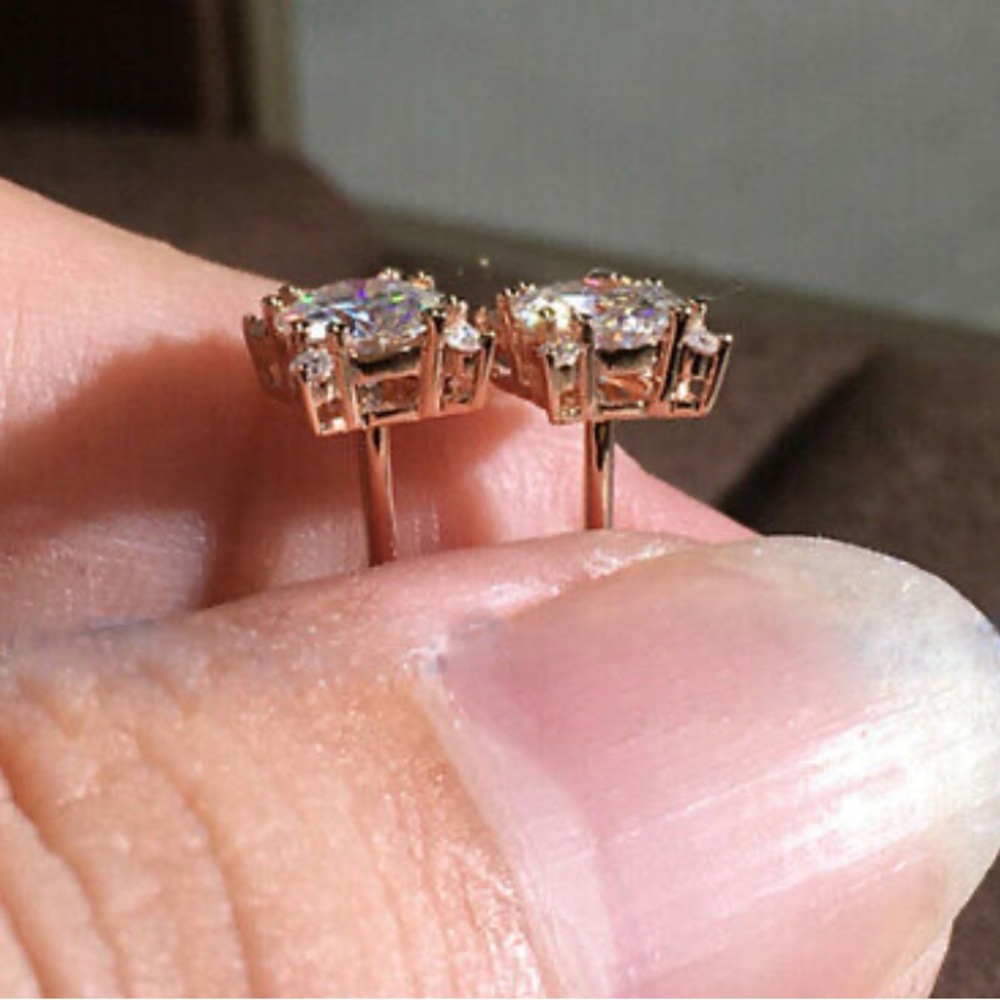 NWT 18k ROSE GOLD PLATED STUD DIAMOND EARRINGS - Picture 2 of 4